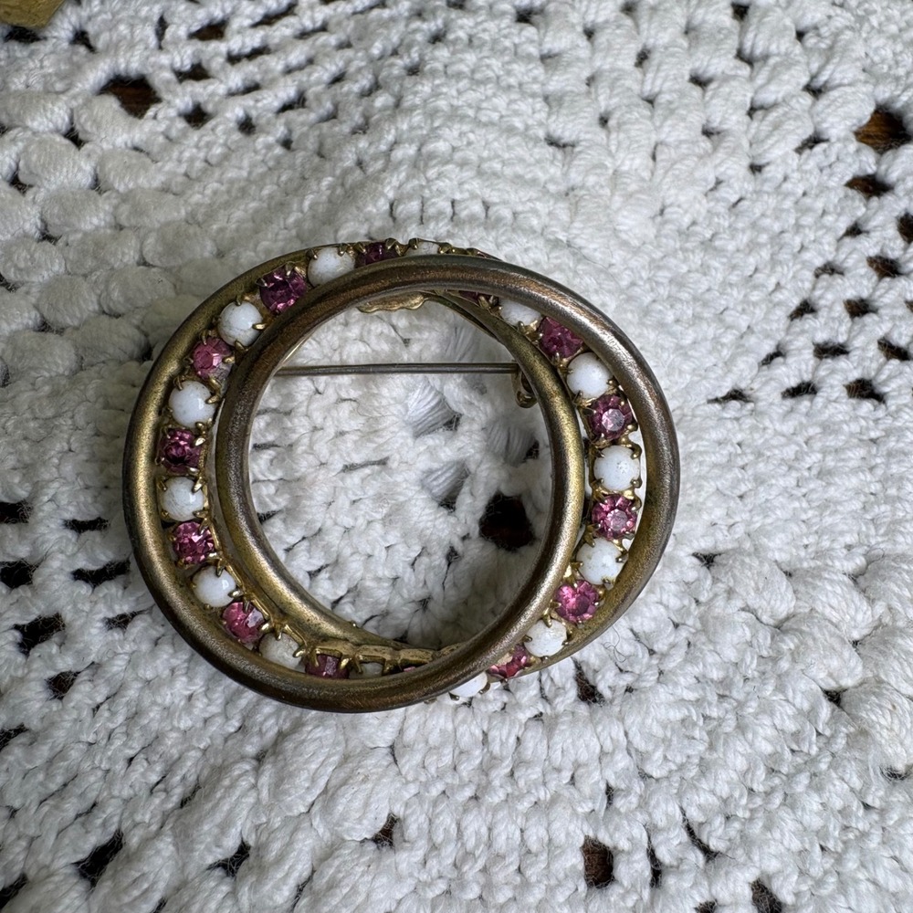 Vintage Unsigned Gold Tone Pink Rhinestone Milk Glass Circle Pin Antique Core